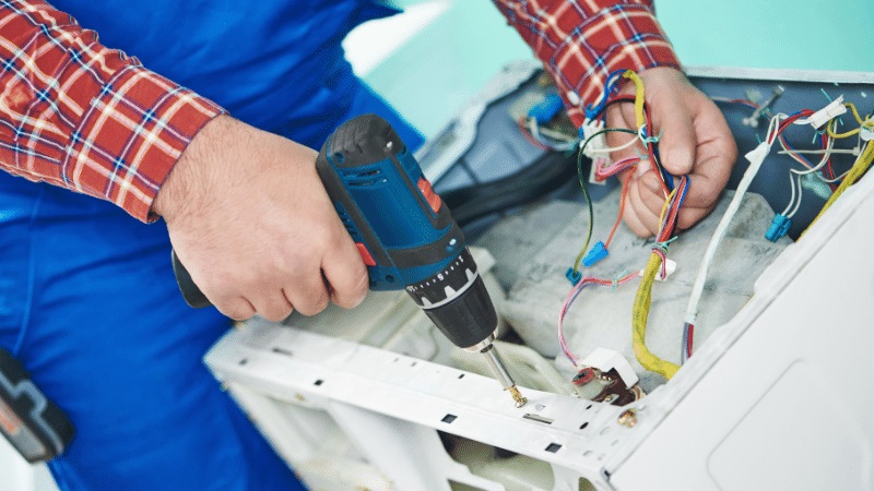 Yenimahalle Hotpoint Hotpoint çamaşır makinesi kart tamiri – Su almama arızası orijinal parça ile giderildi. - Teknik servis örneği
